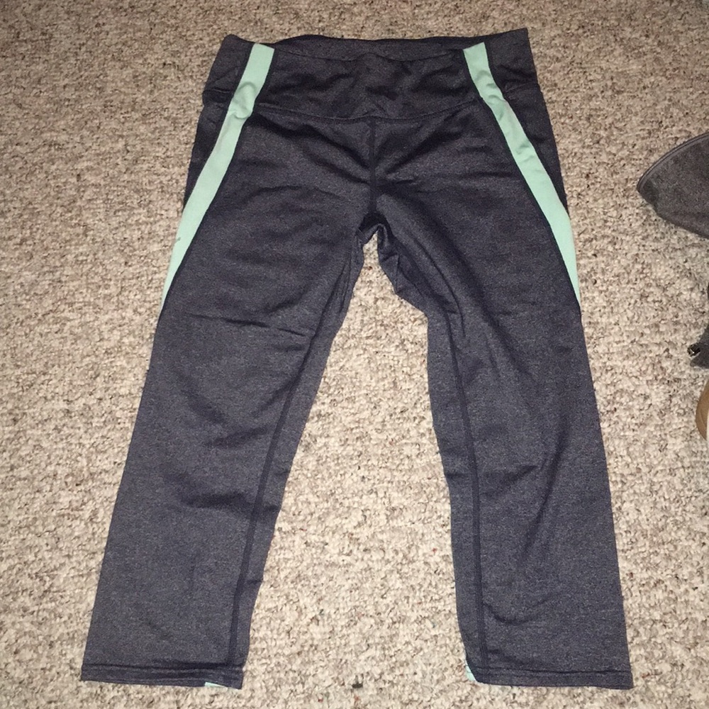Gap workout crop
